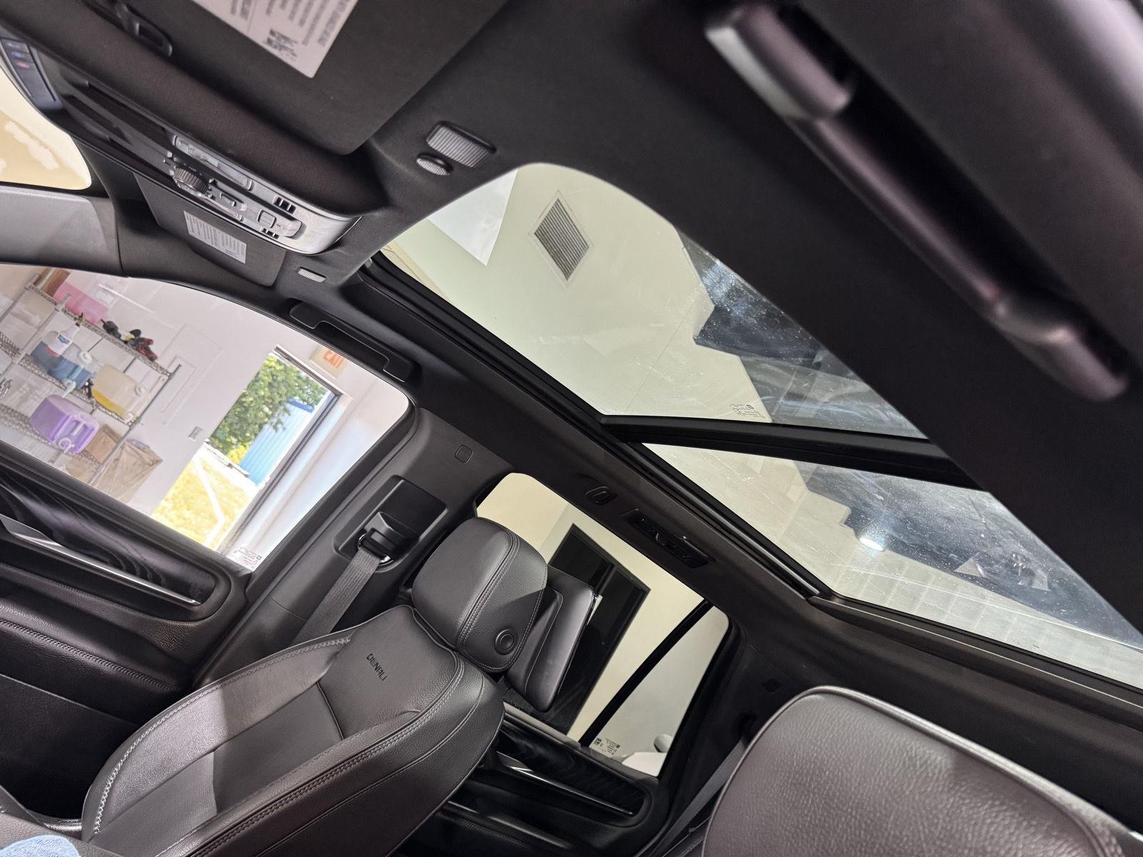 Vehicle photo 30