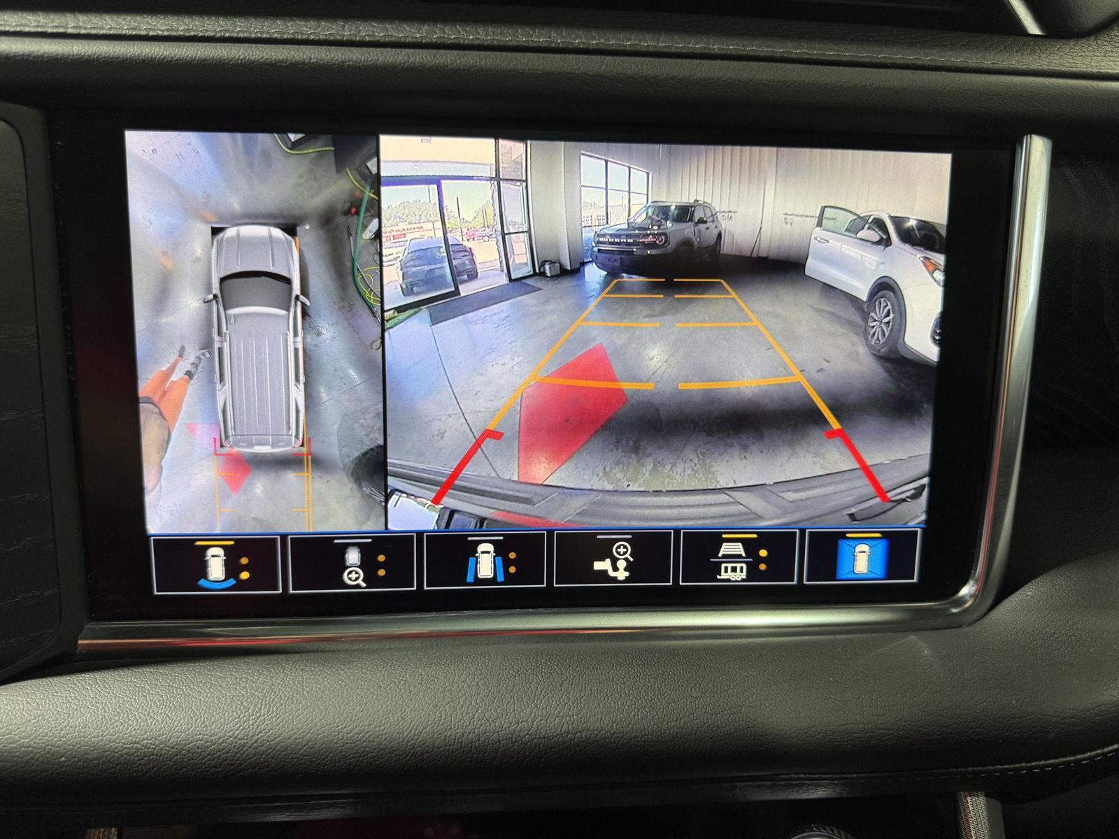 Vehicle photo 32