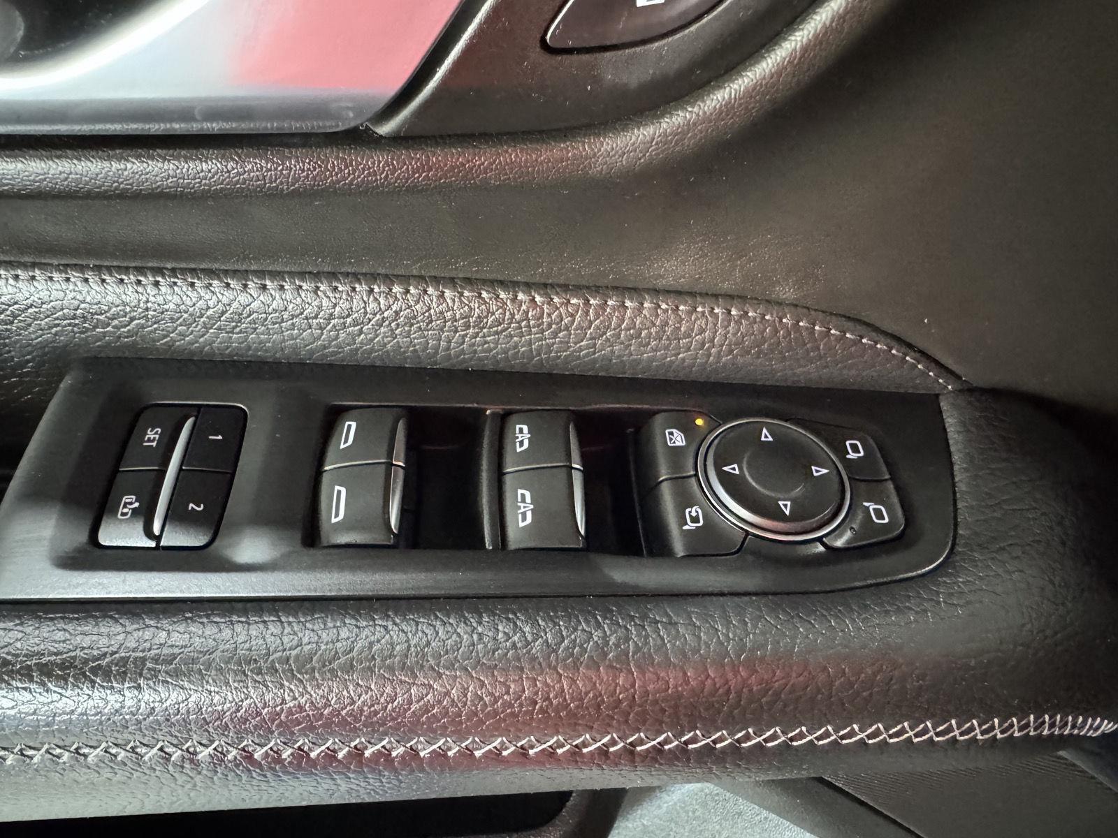 Vehicle photo 37