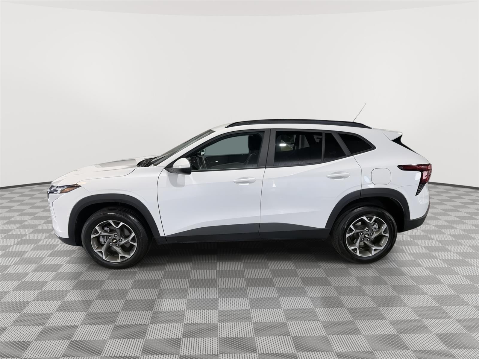 Vehicle photo 2
