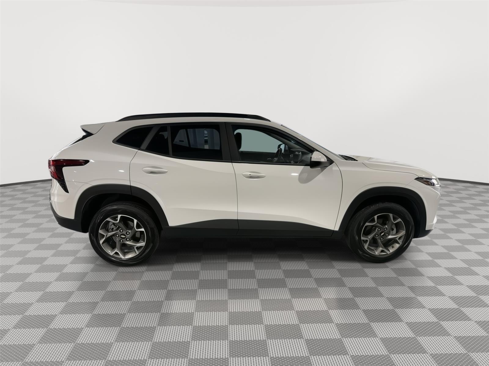 Vehicle photo 6
