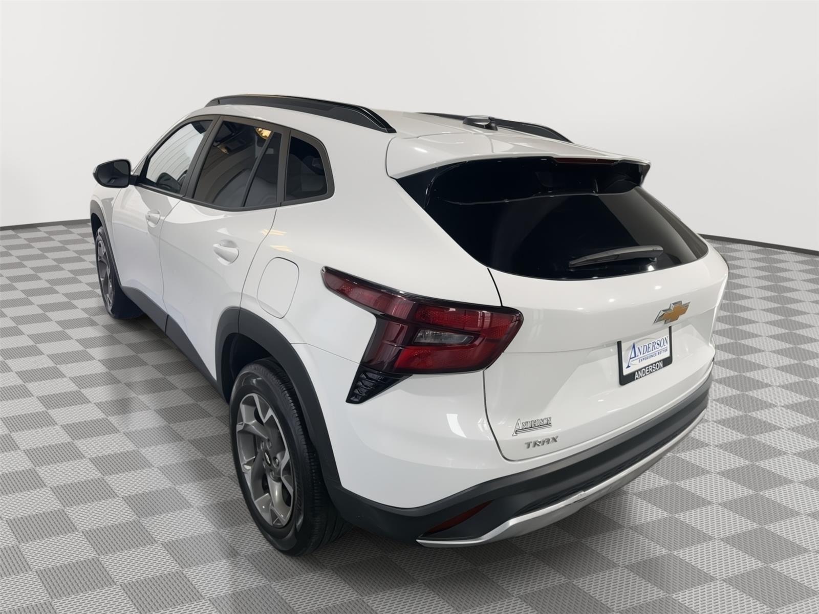 Vehicle photo 9