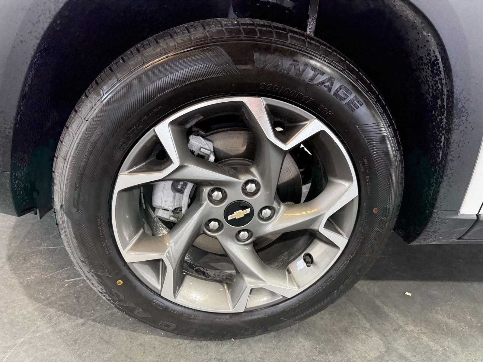 Vehicle photo 10