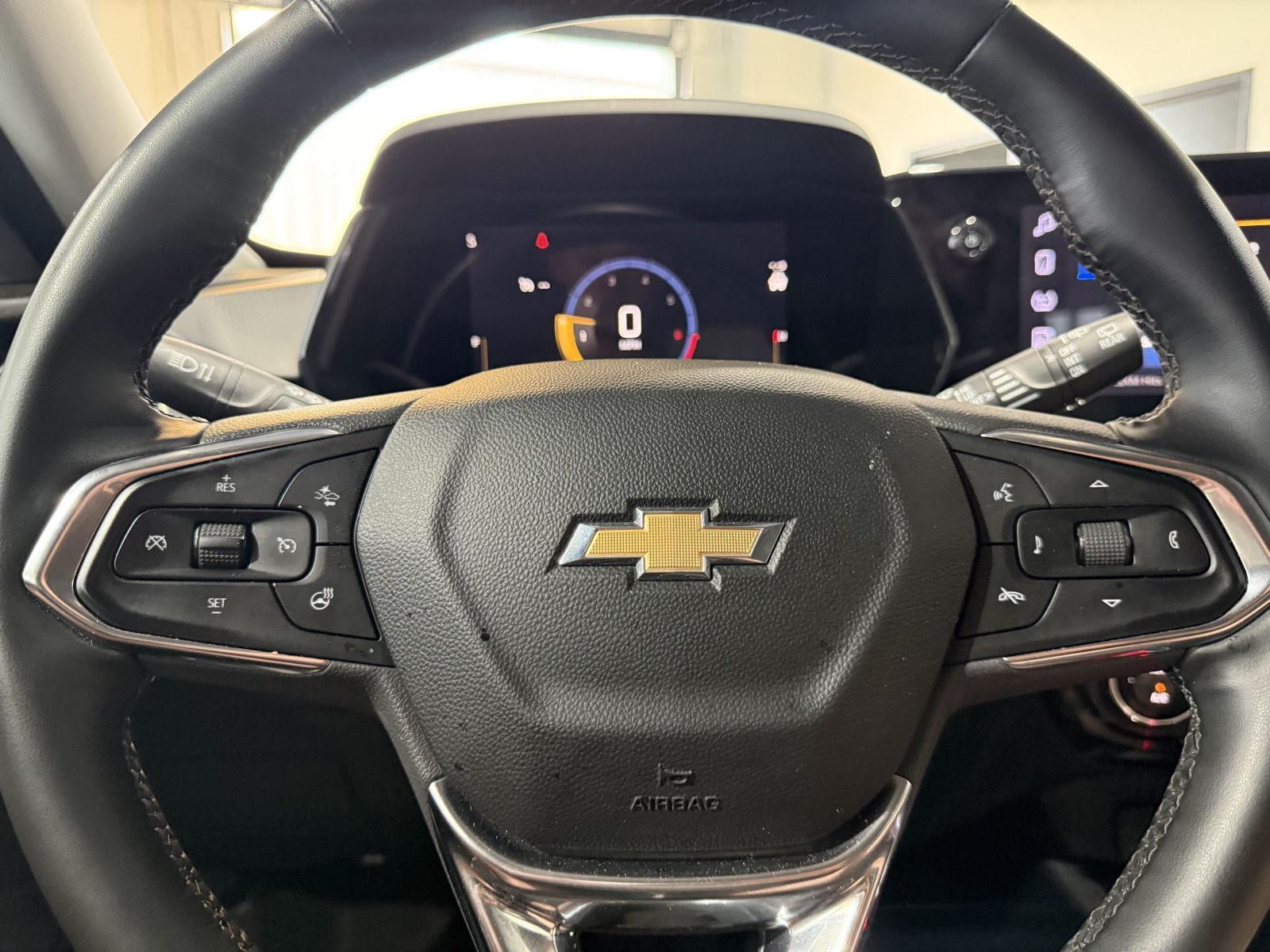 Vehicle photo 12