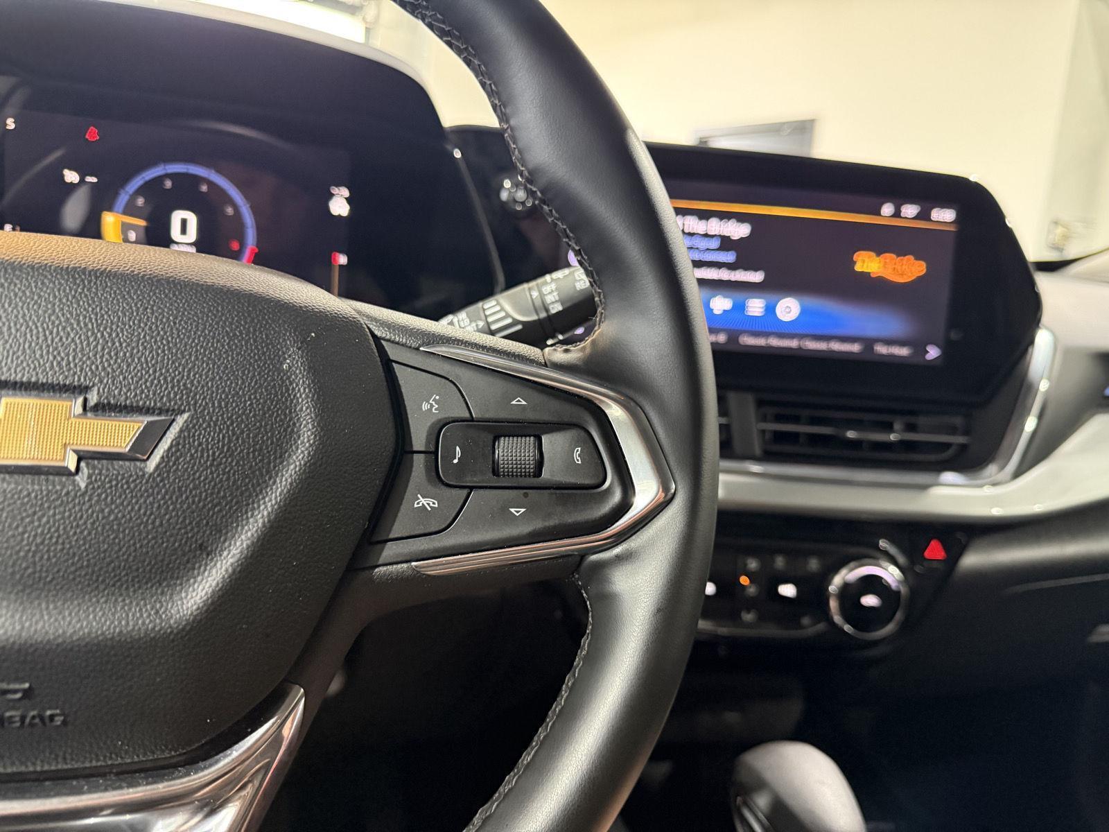 Vehicle photo 14