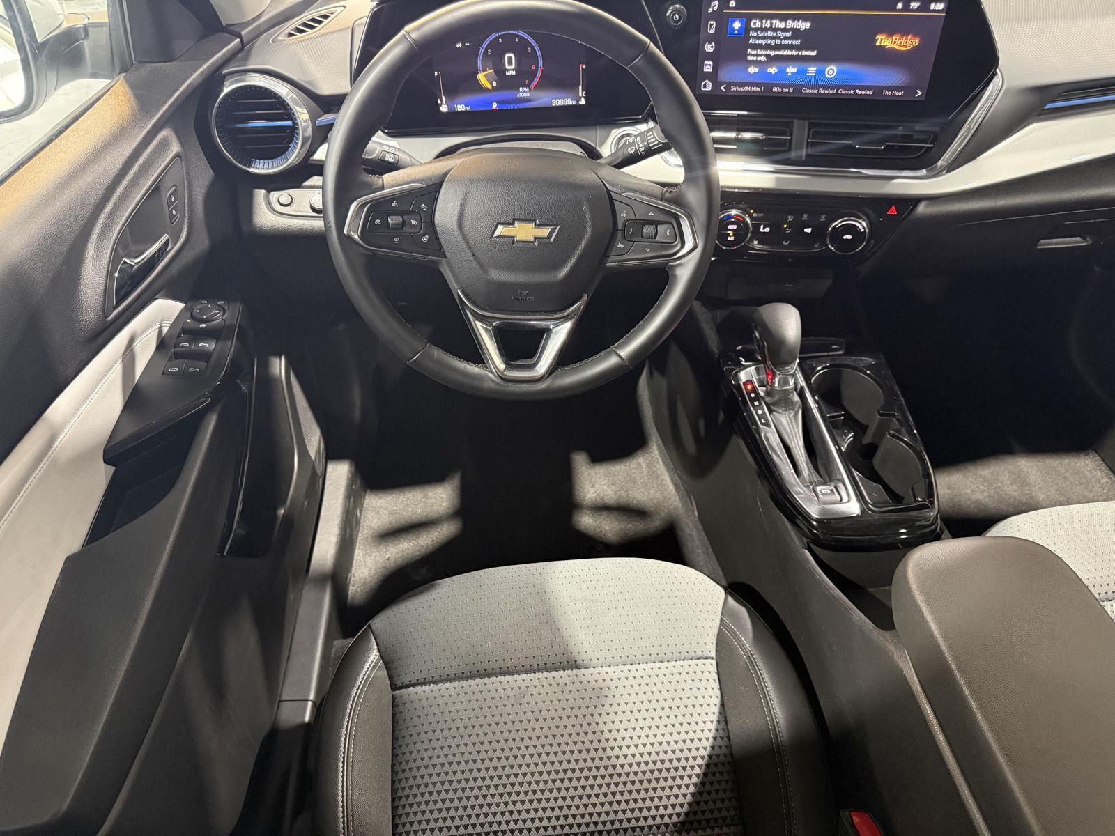 Vehicle photo 16