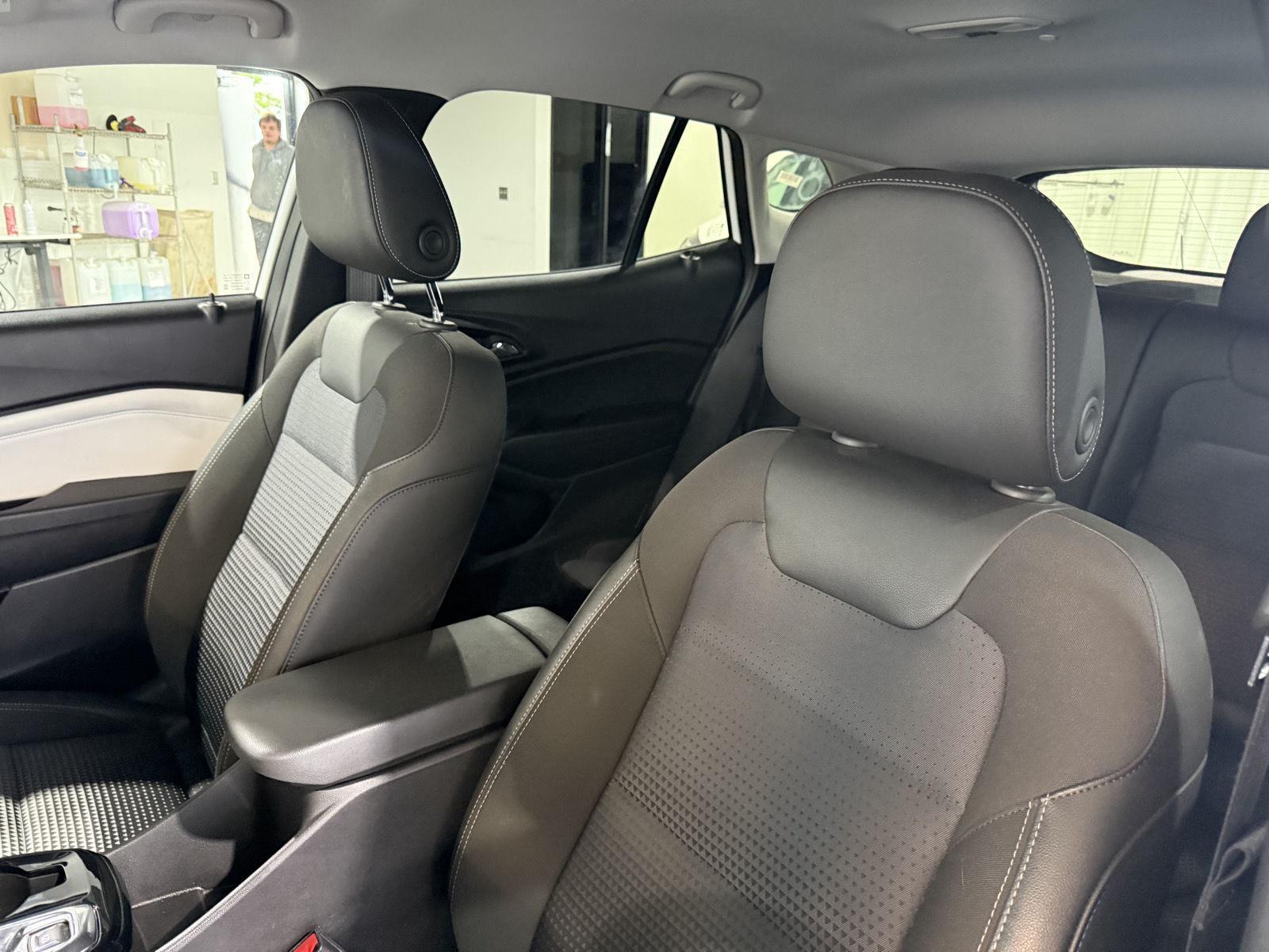 Vehicle photo 18