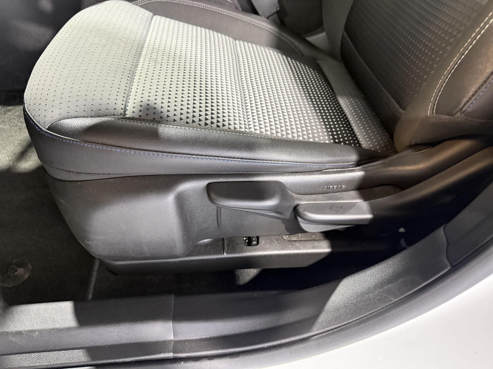 Vehicle photo 19
