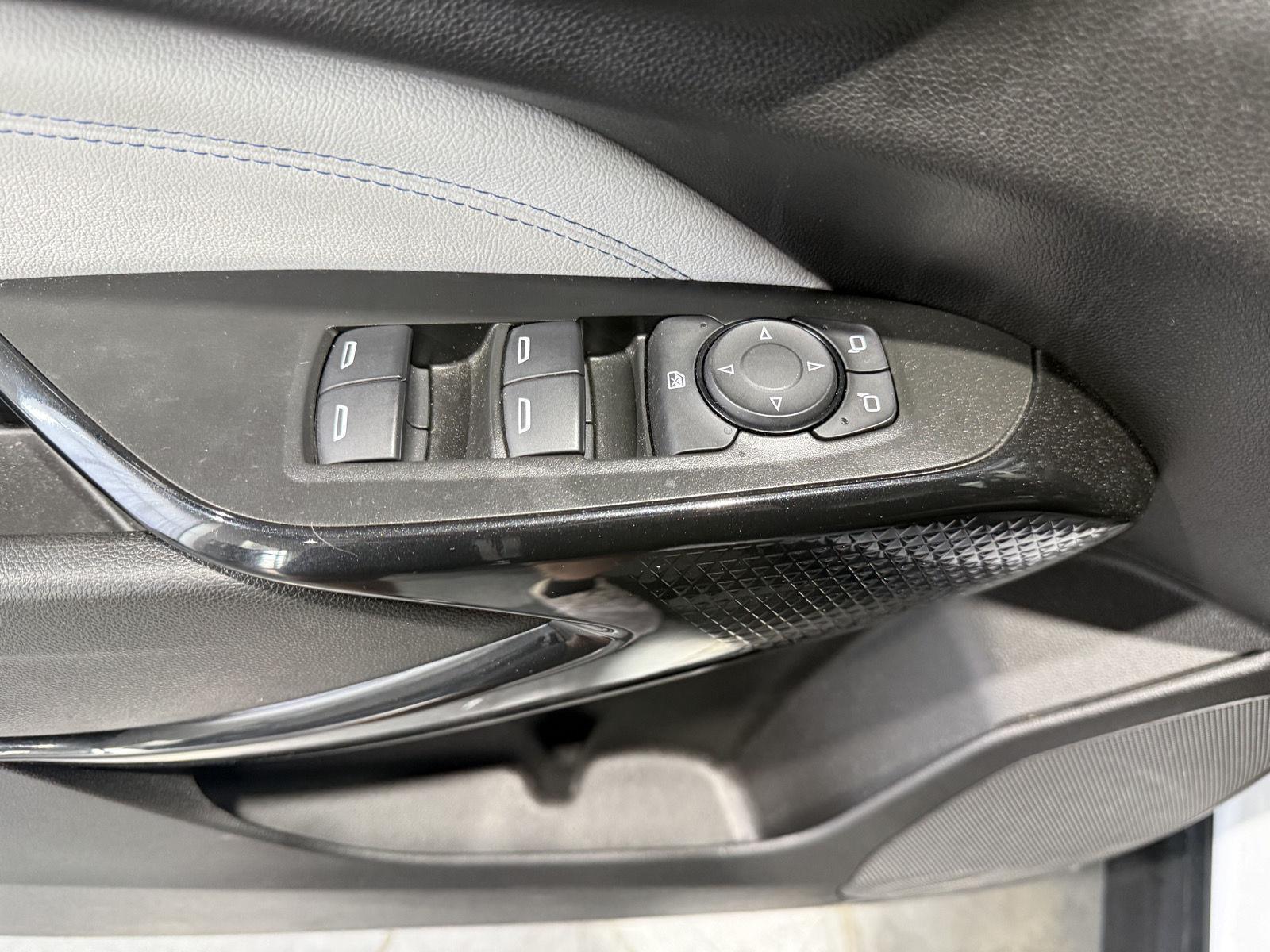 Vehicle photo 21