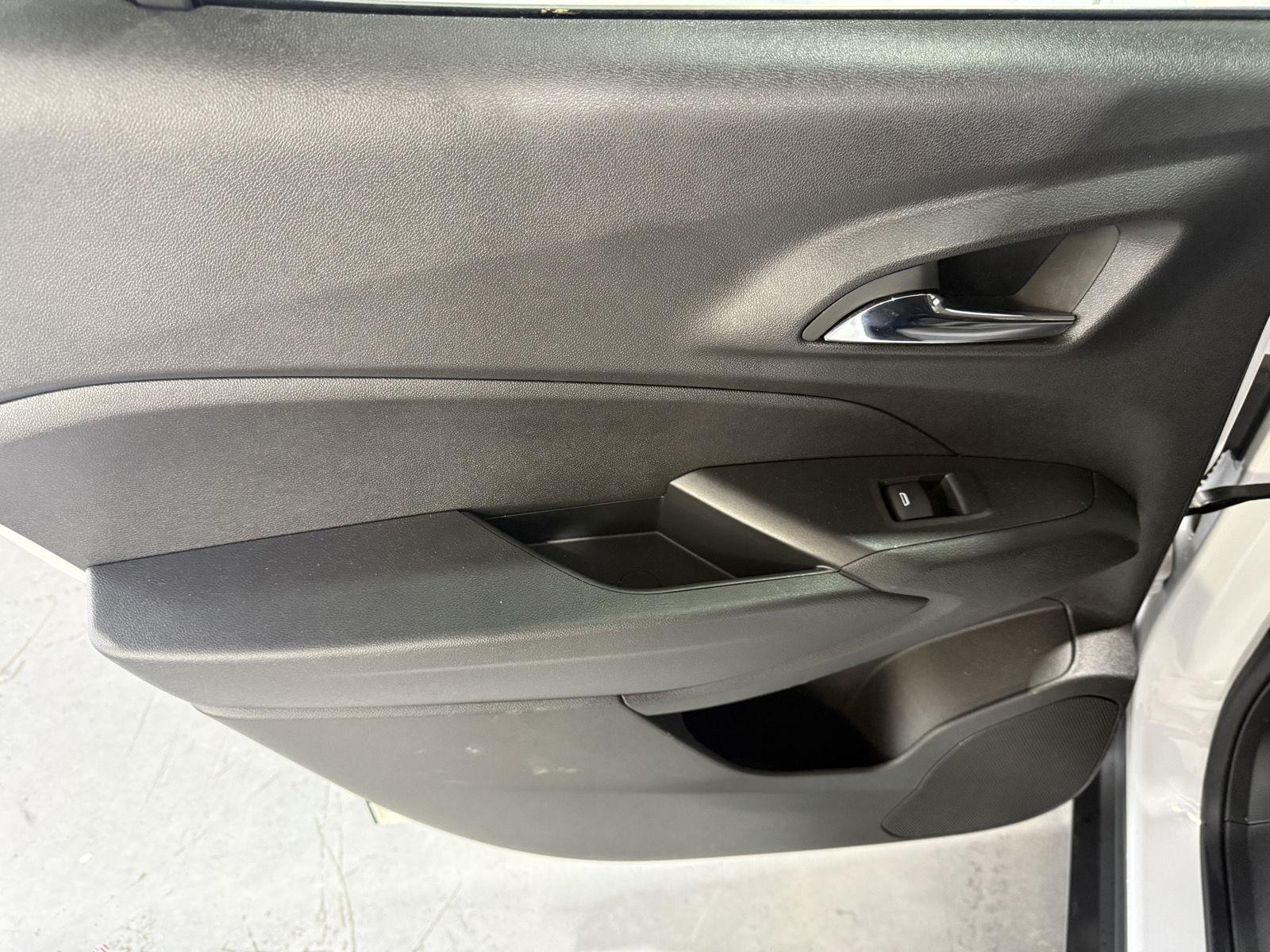 Vehicle photo 22