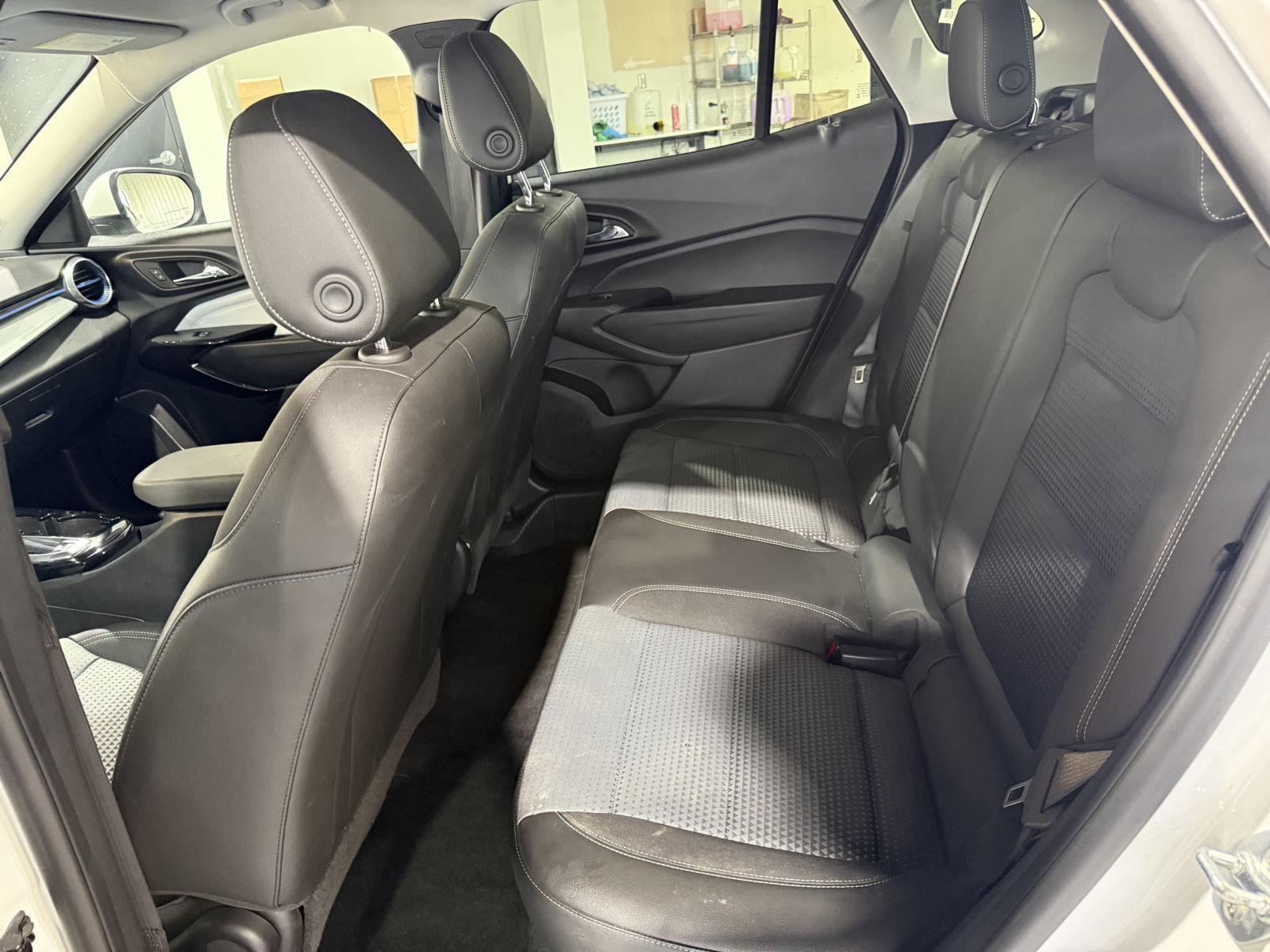 Vehicle photo 23