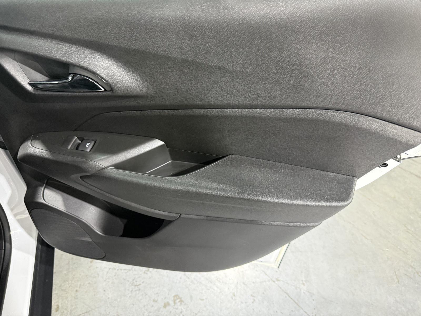 Vehicle photo 24