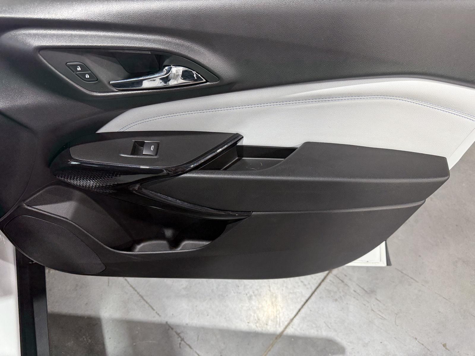 Vehicle photo 25