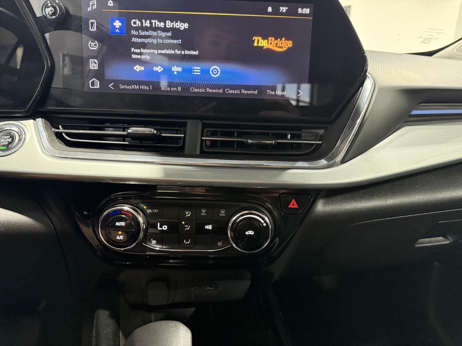 Vehicle photo 28