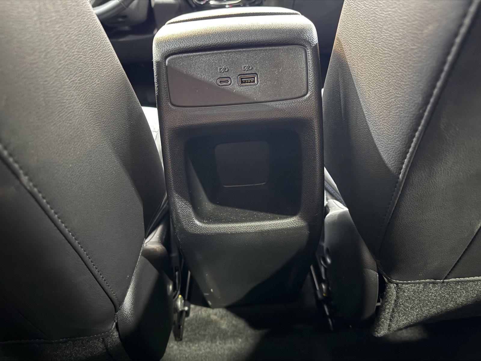 Vehicle photo 31