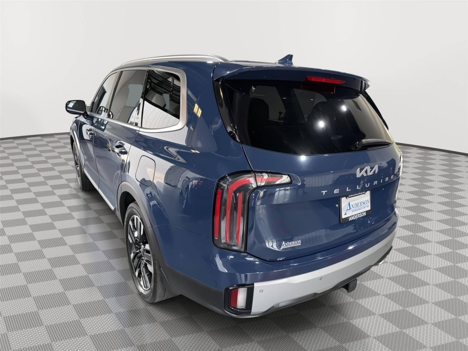 Vehicle photo 9