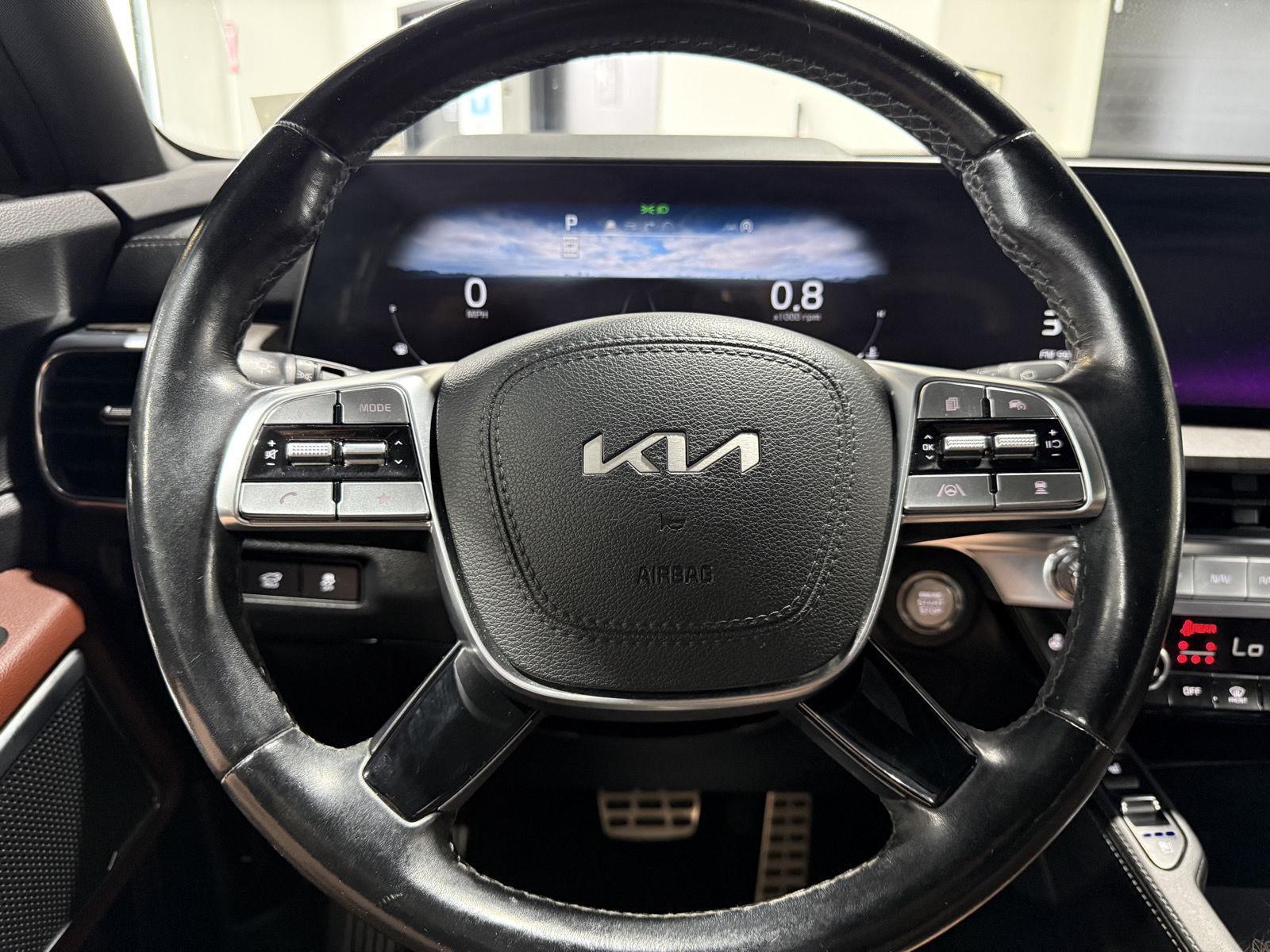 Vehicle photo 11