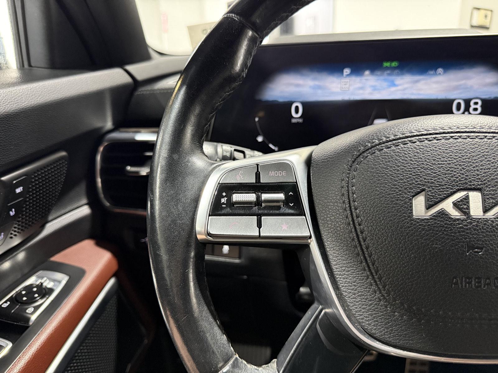 Vehicle photo 13