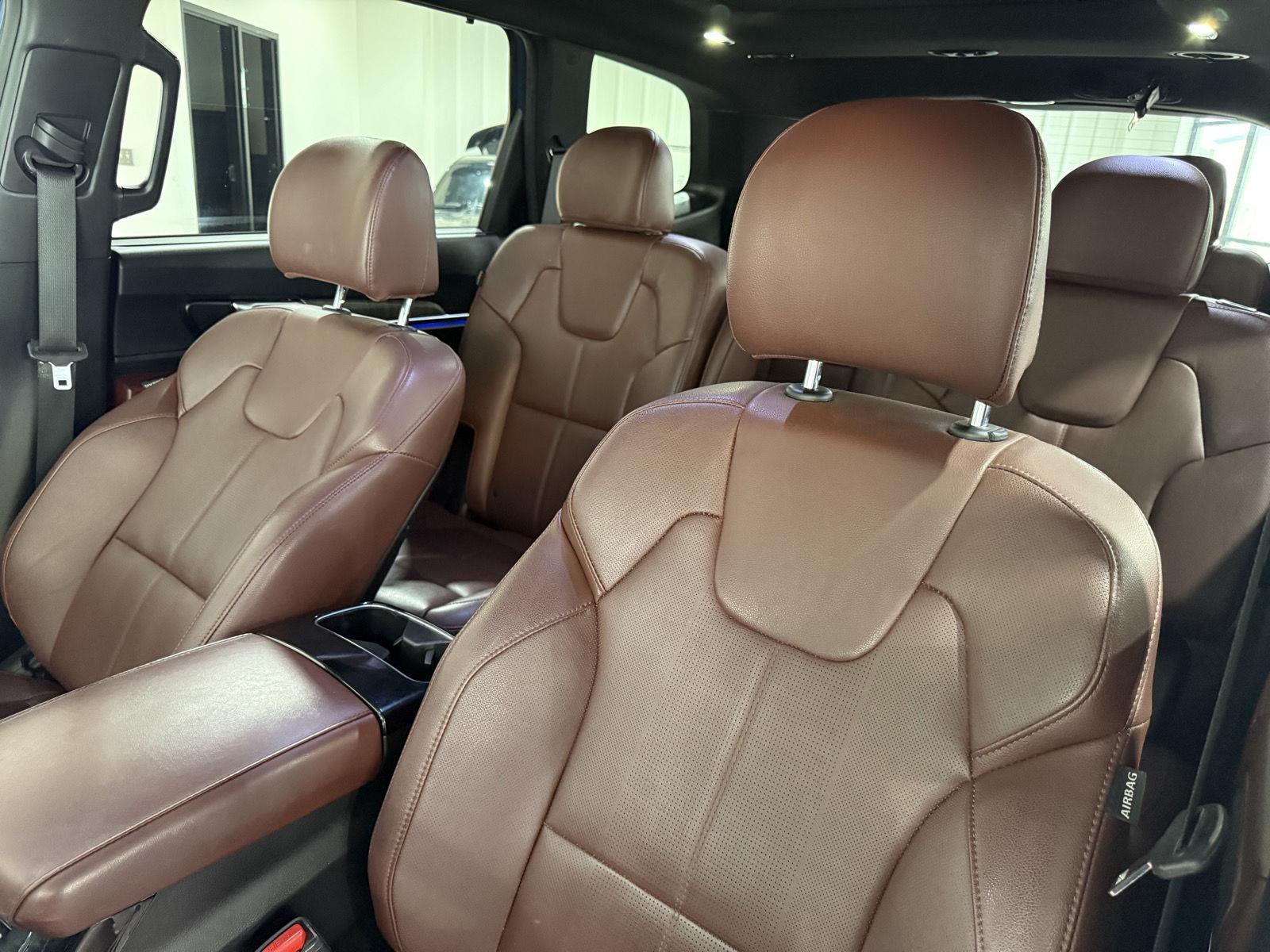 Vehicle photo 18