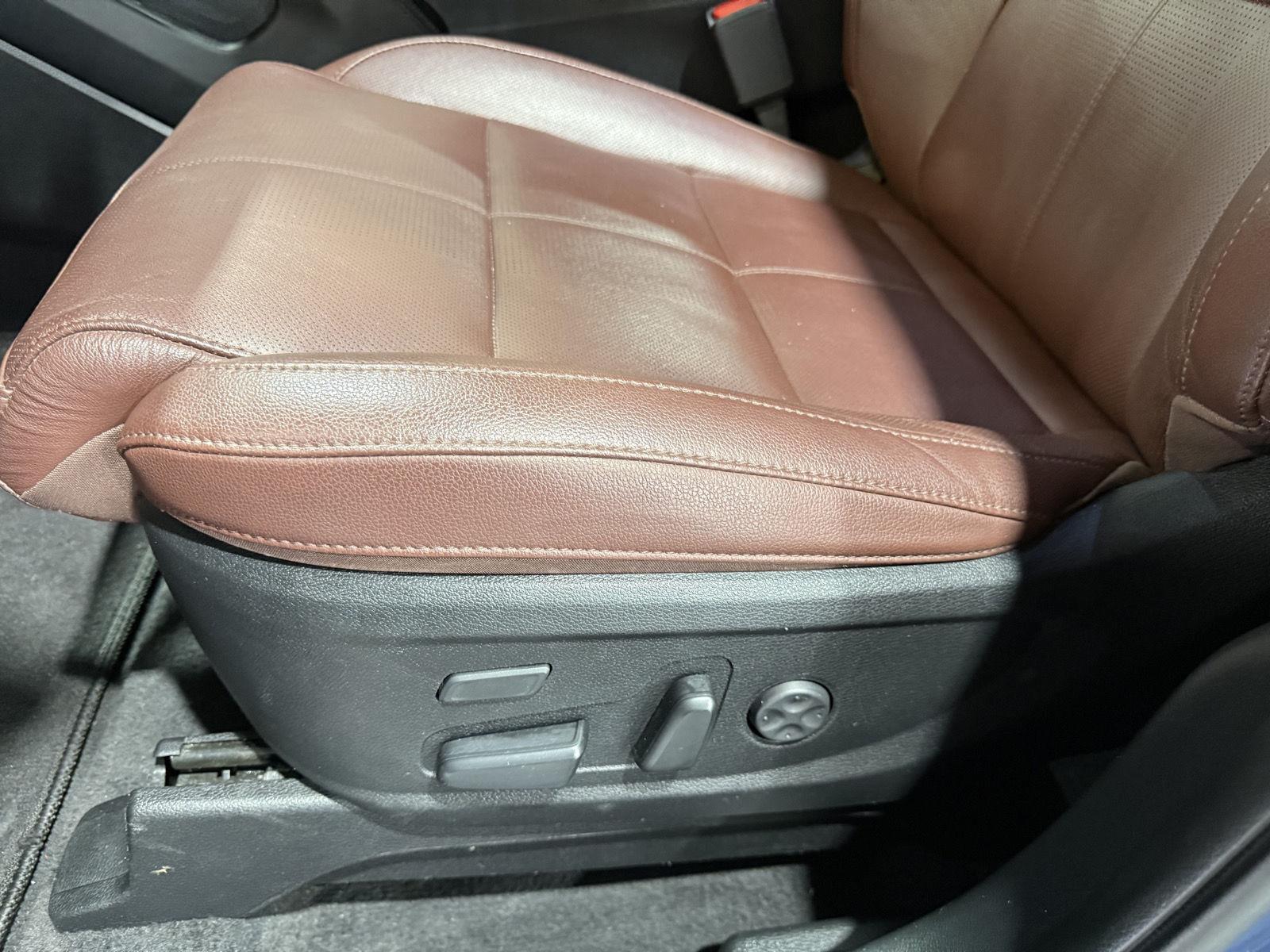 Vehicle photo 19