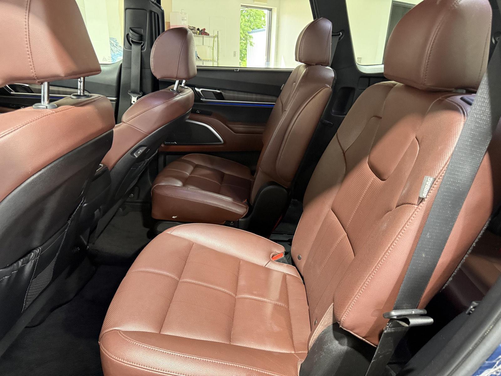 Vehicle photo 23