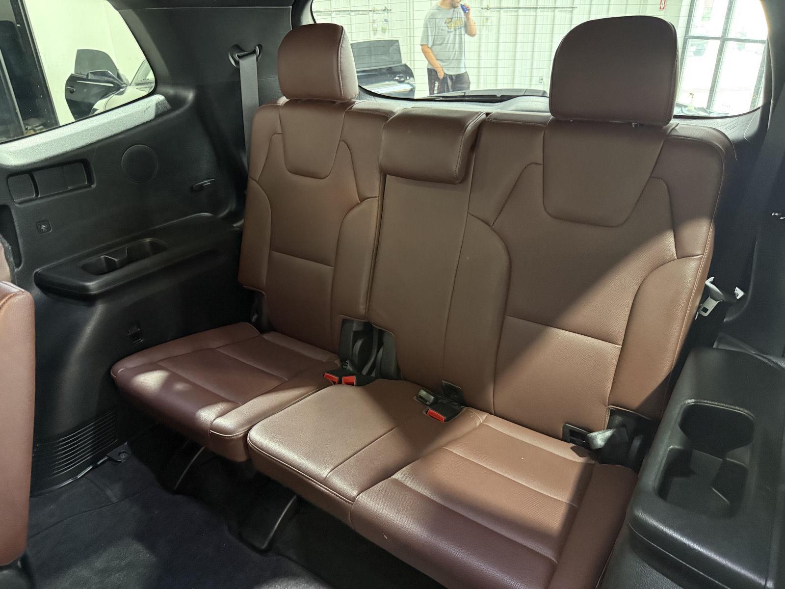 Vehicle photo 24