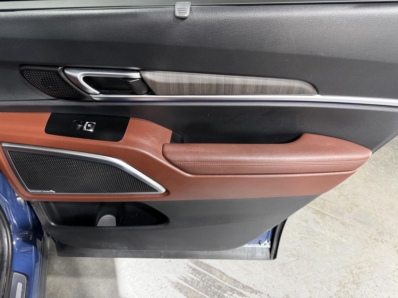 Vehicle photo 25