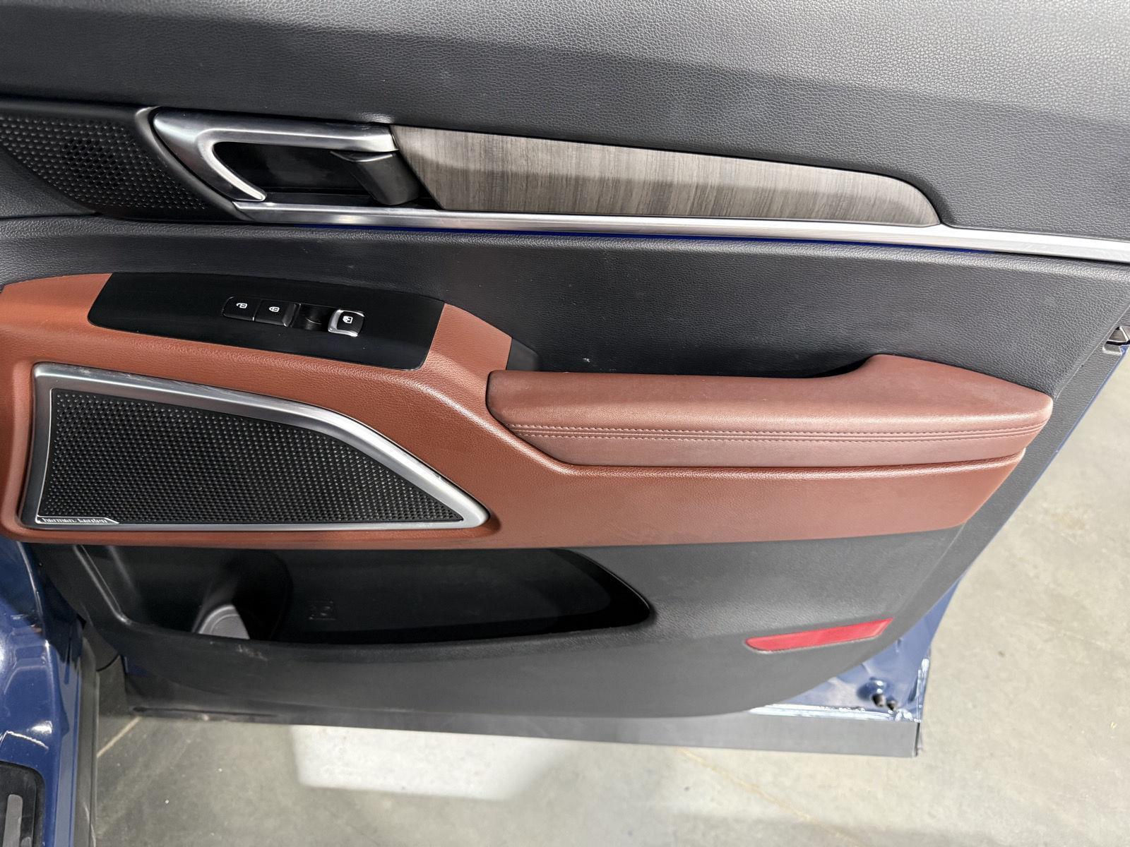 Vehicle photo 26