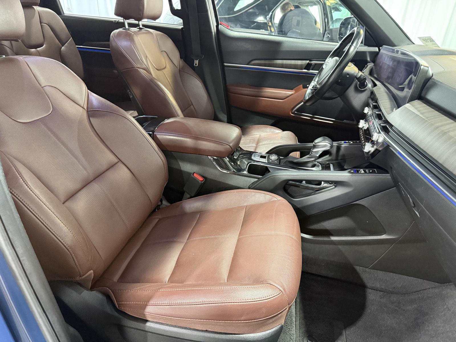 Vehicle photo 27
