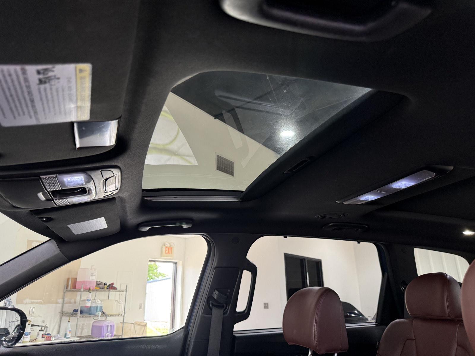 Vehicle photo 30