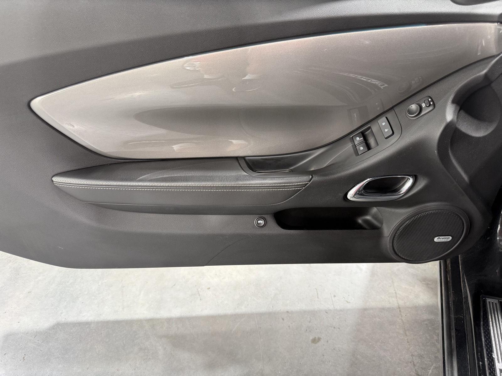 Vehicle photo 20