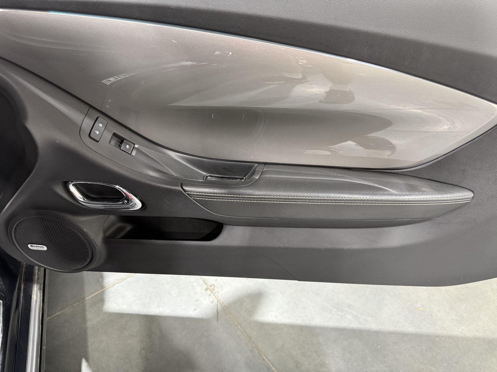 Vehicle photo 23