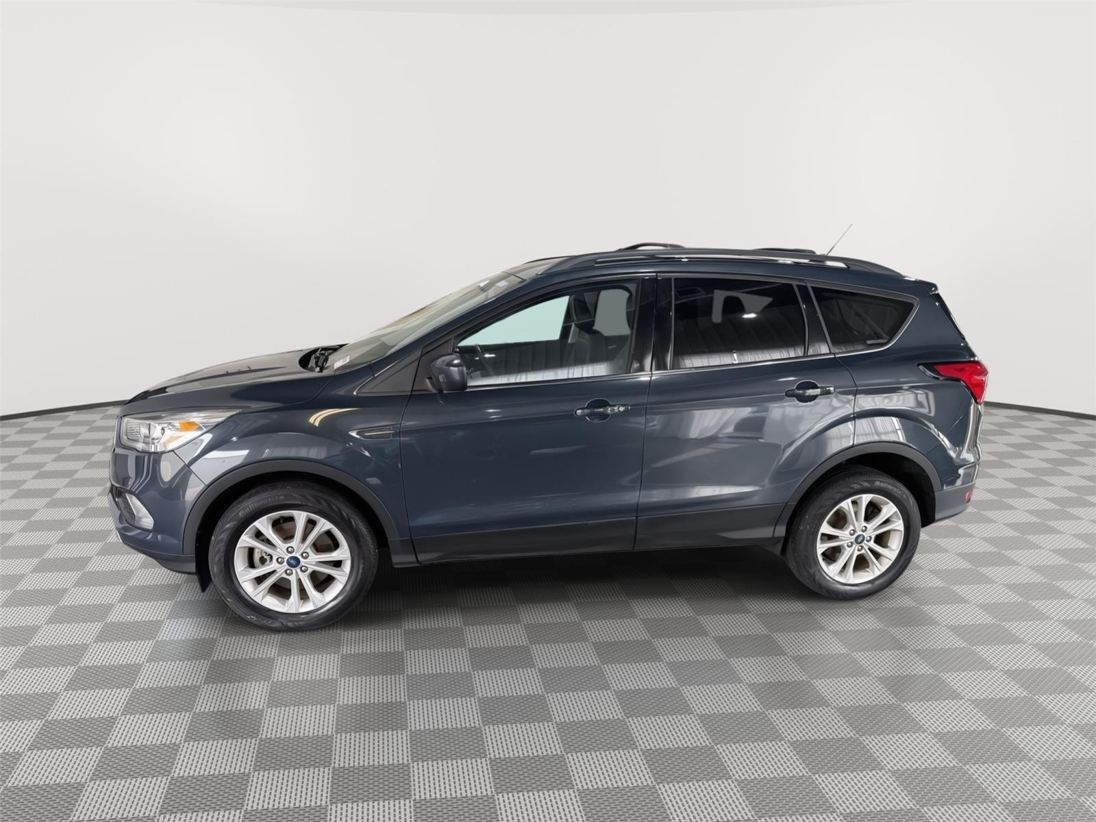 Vehicle photo 2