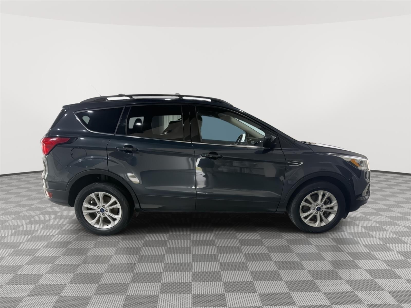 Vehicle photo 6