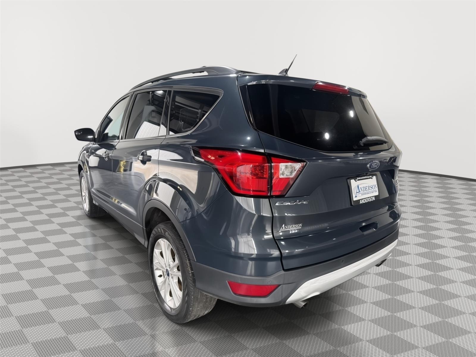 Vehicle photo 9