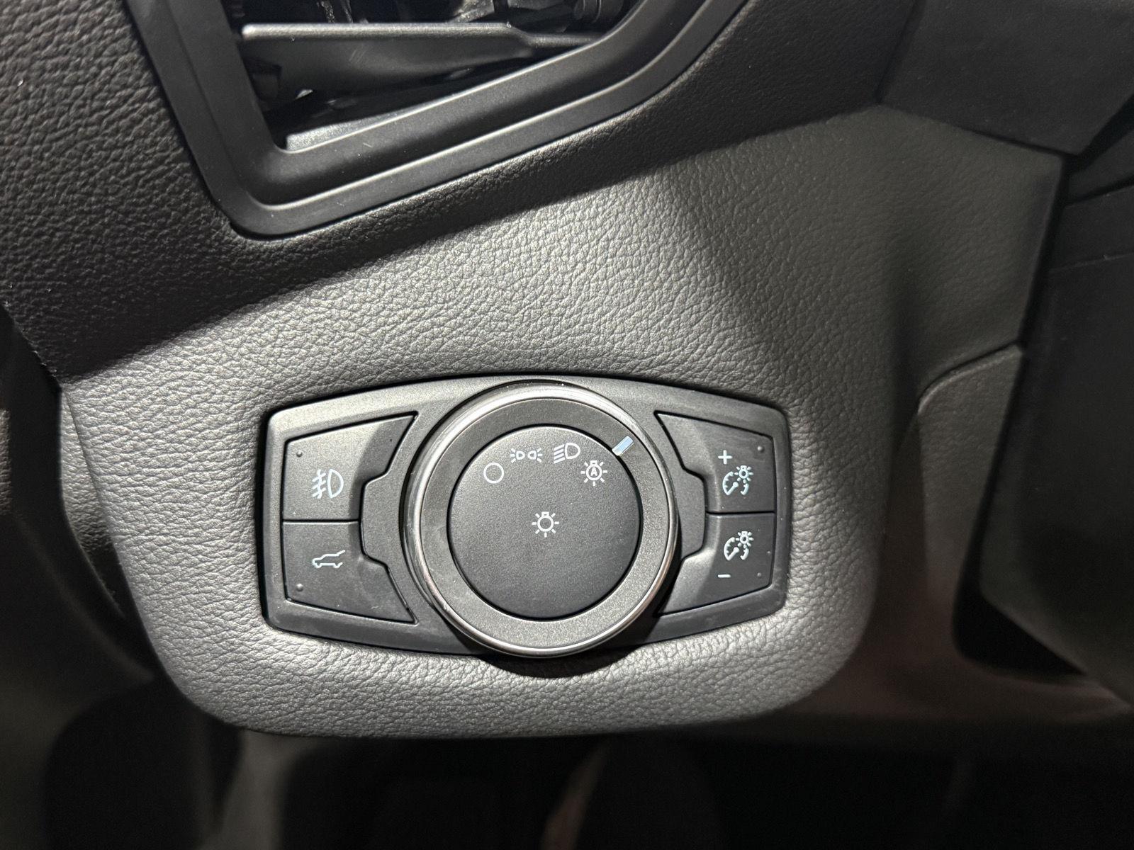 Vehicle photo 15