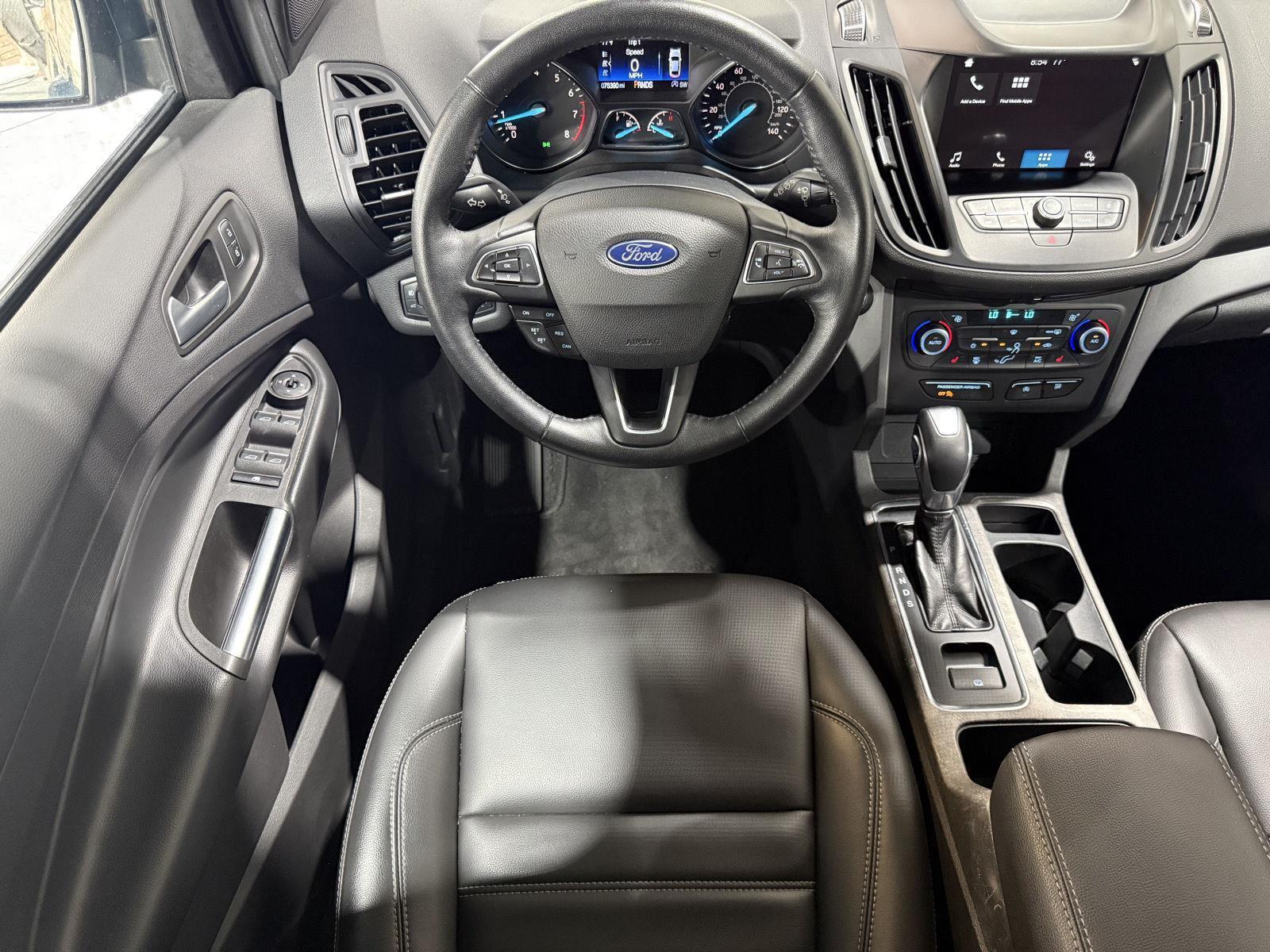 Vehicle photo 17