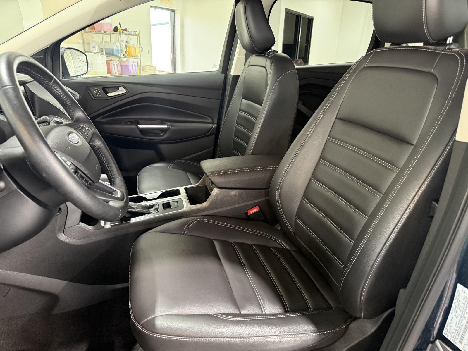 Vehicle photo 18