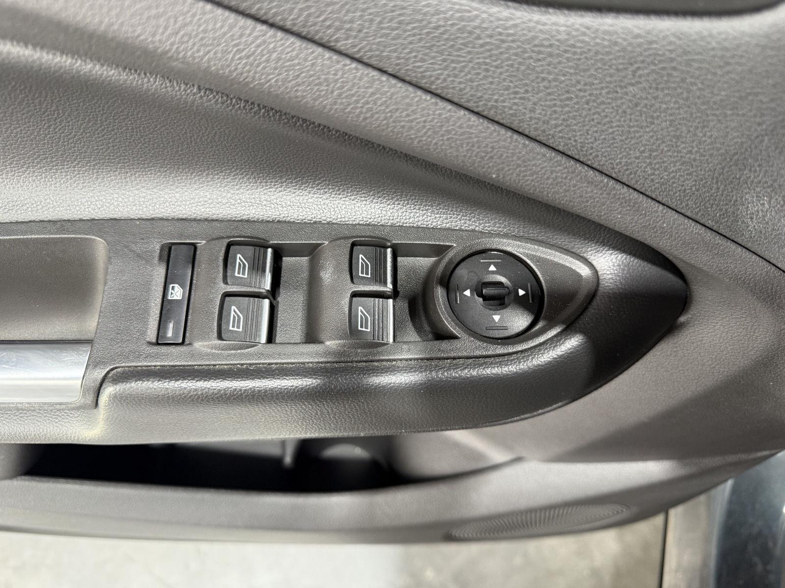 Vehicle photo 22