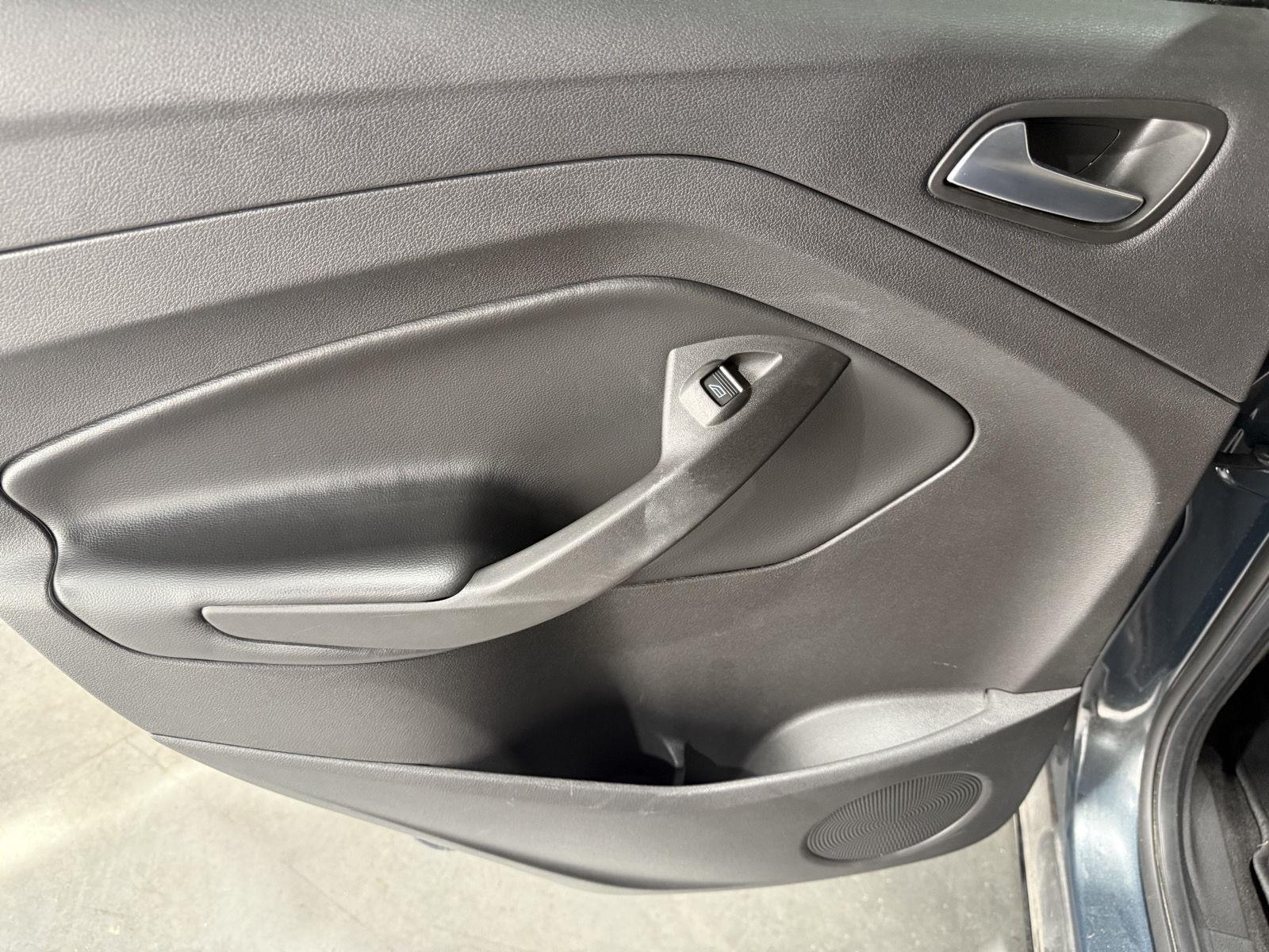 Vehicle photo 23