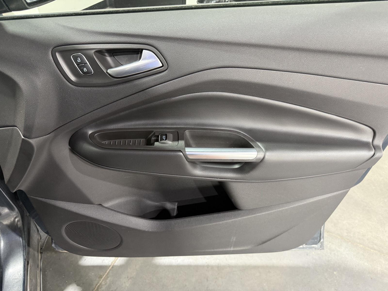 Vehicle photo 26