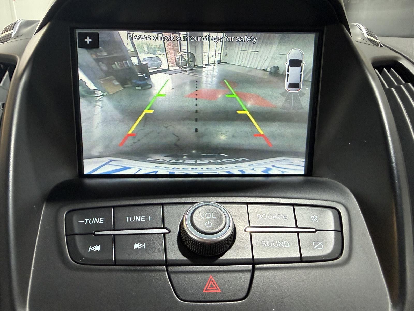 Vehicle photo 30