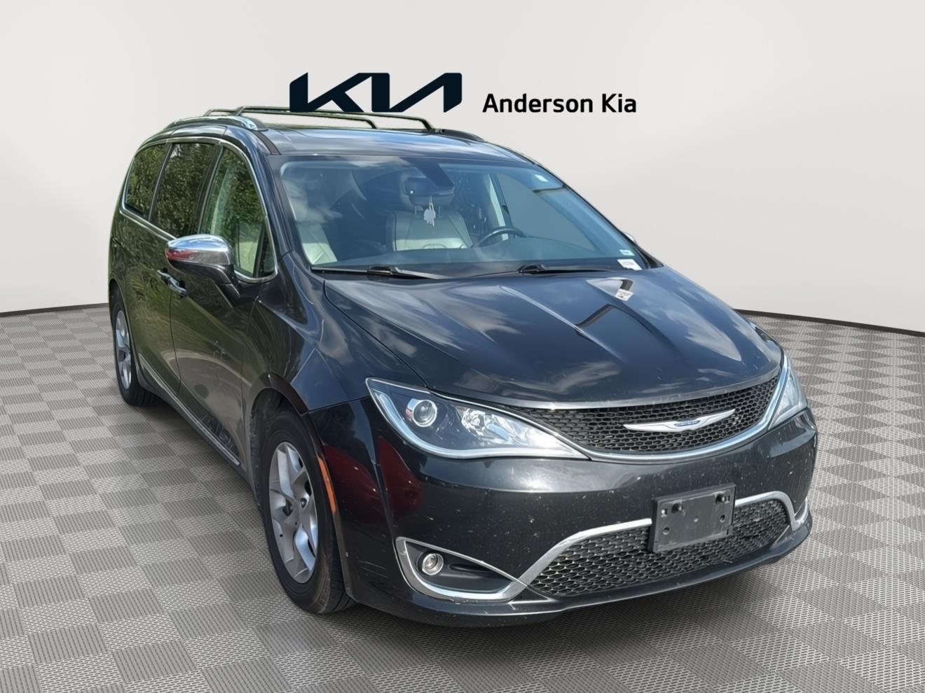 Pre-Owned 2020 Chrysler Pacifica