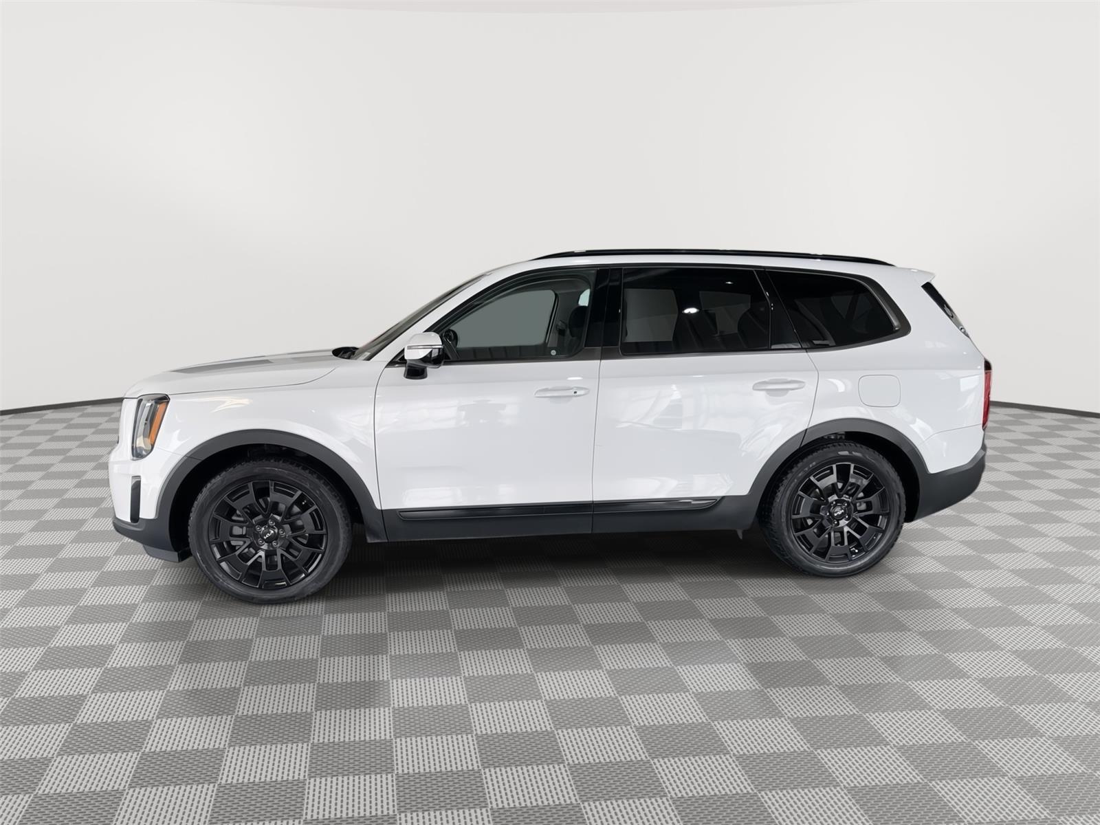 Vehicle photo 2