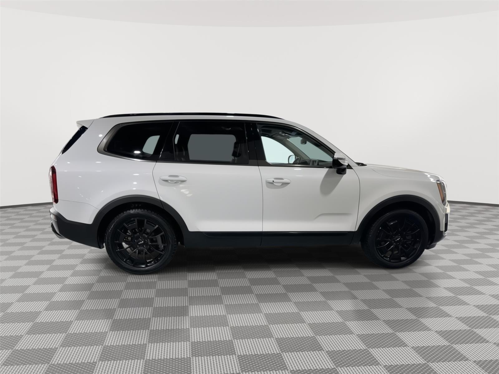 Vehicle photo 6
