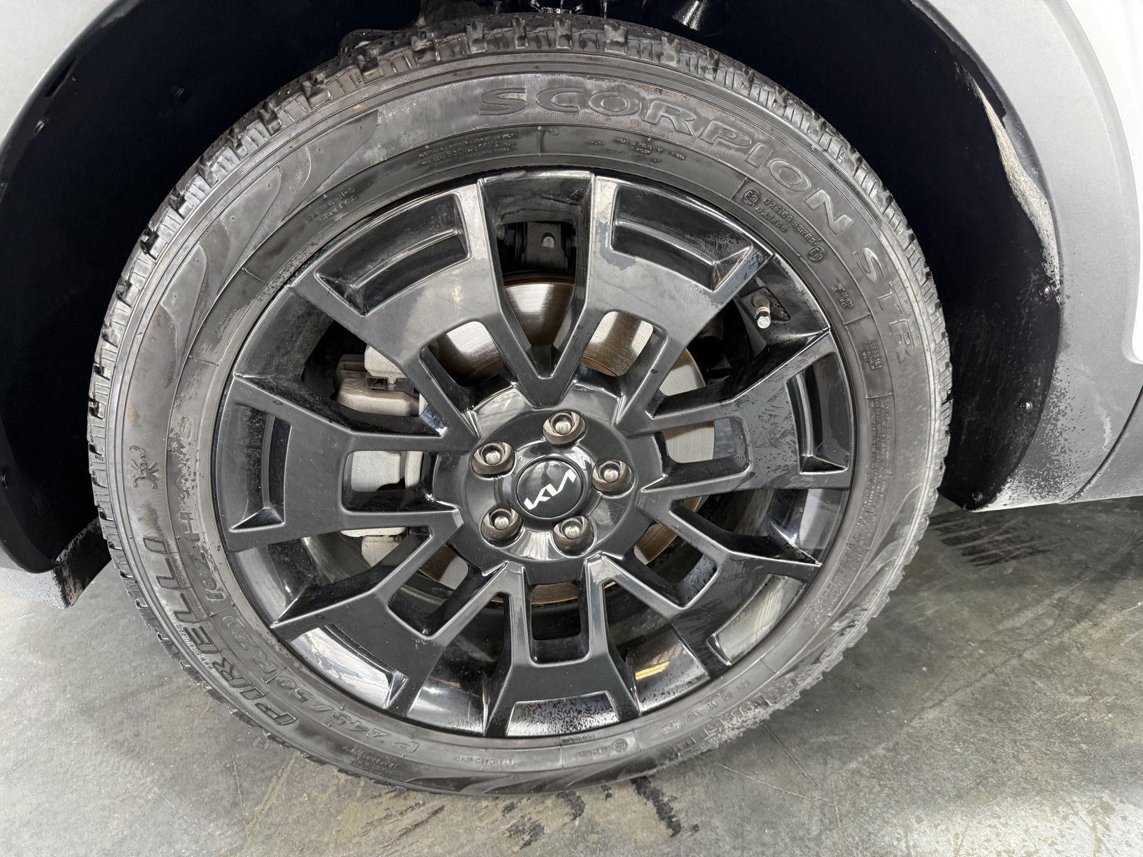 Vehicle photo 10