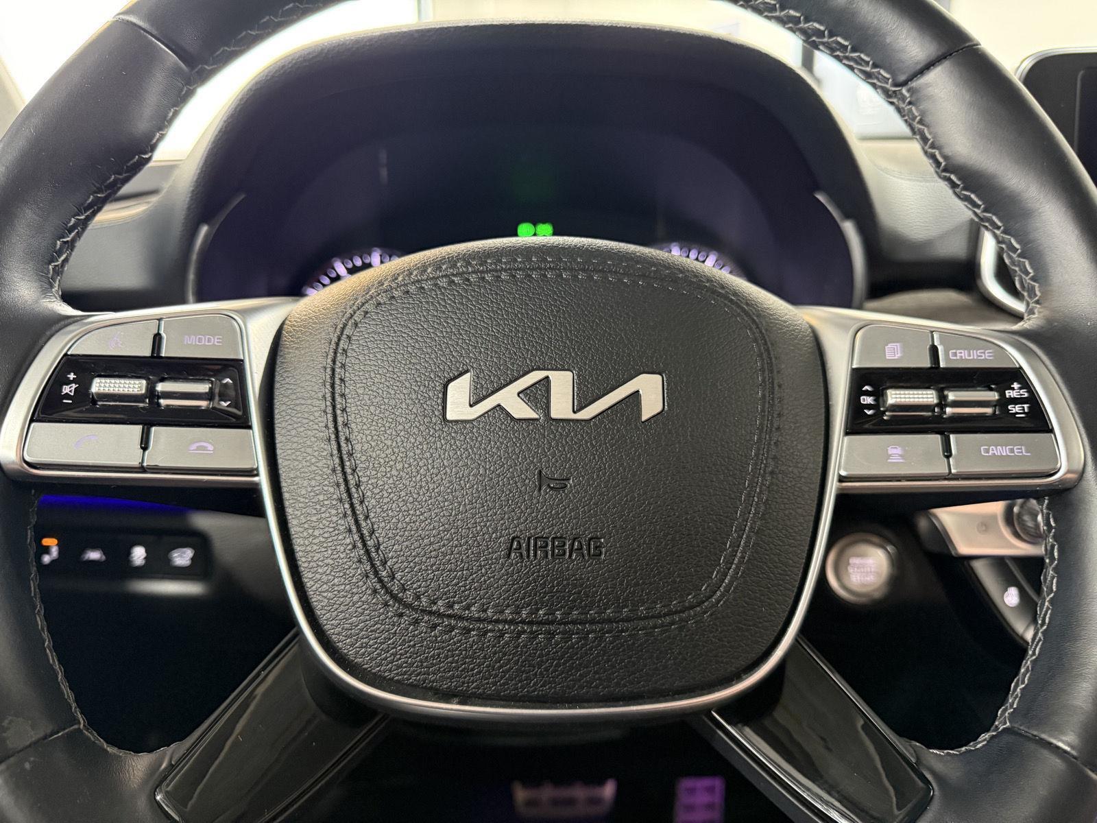Vehicle photo 12