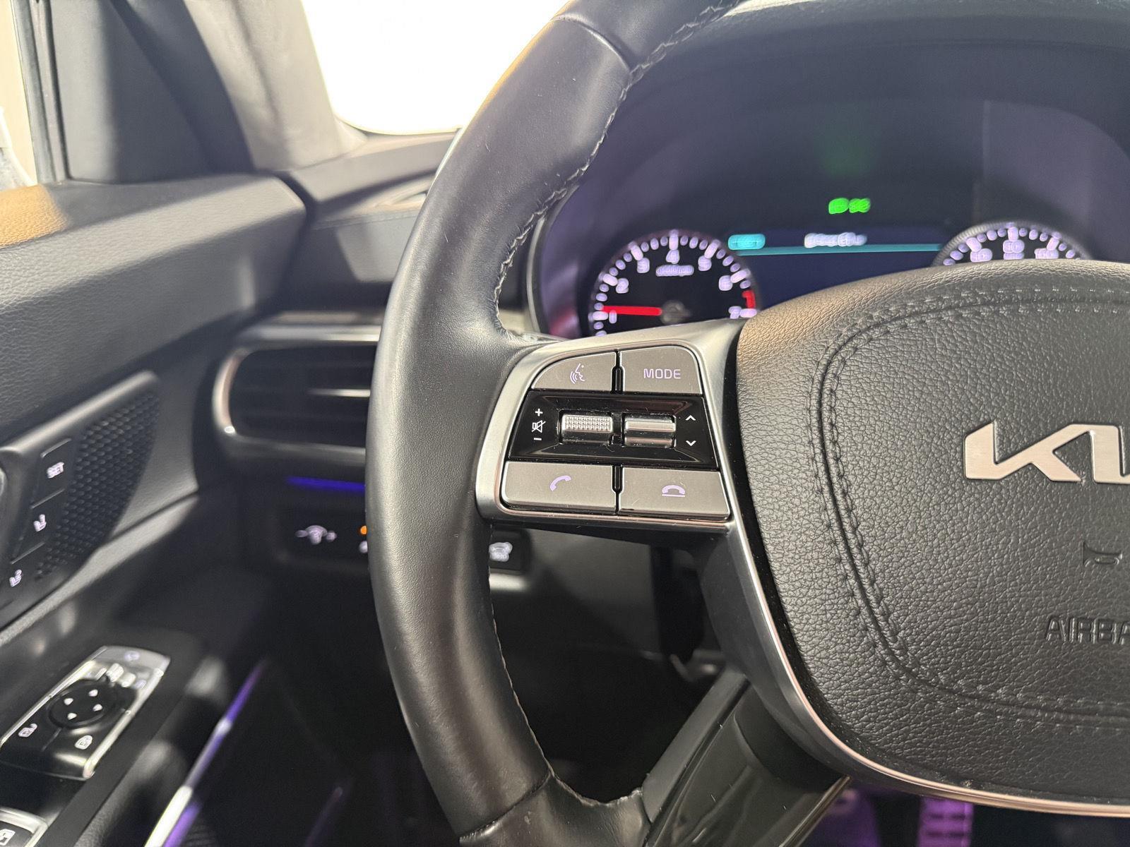 Vehicle photo 13