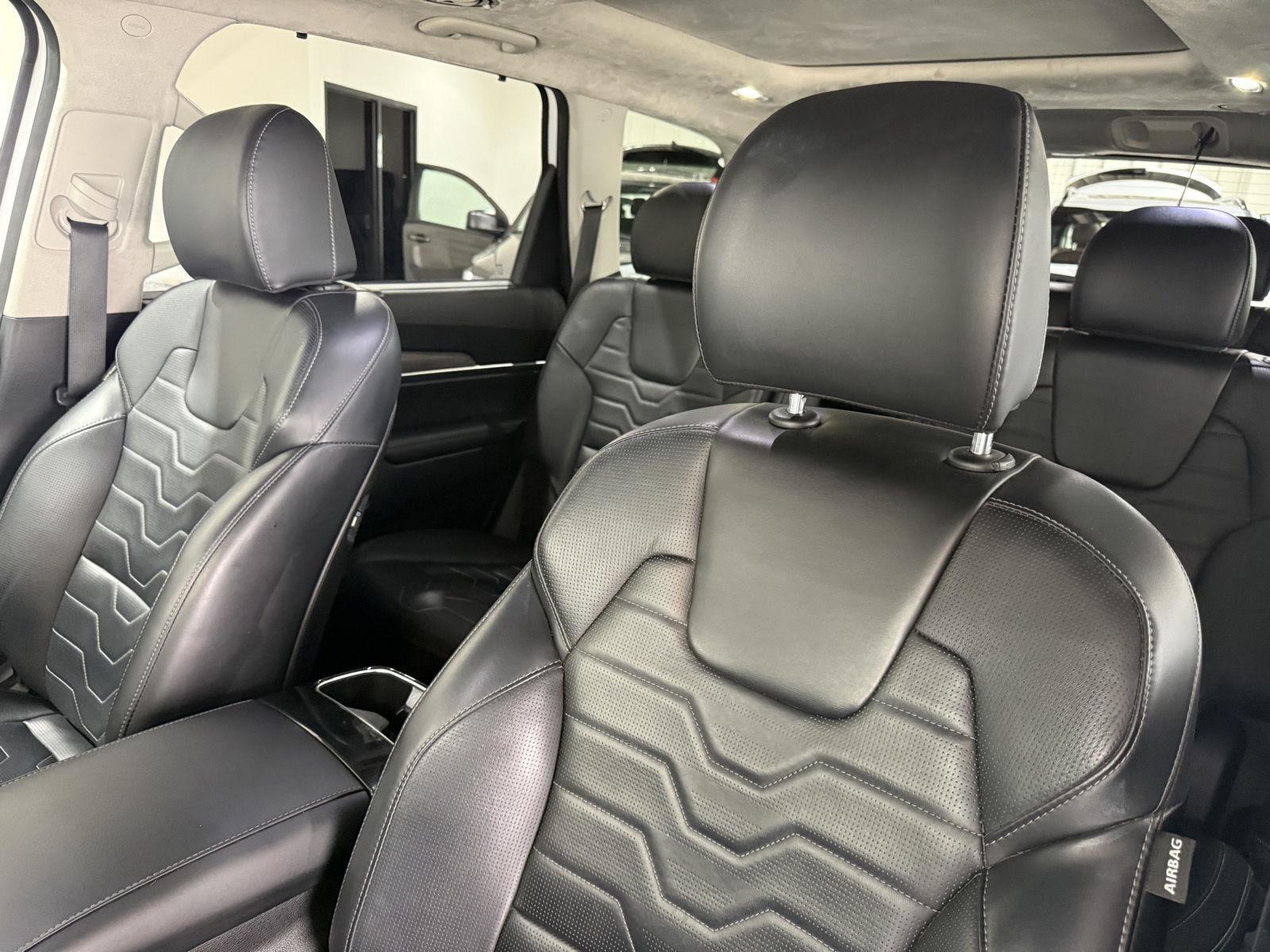 Vehicle photo 18