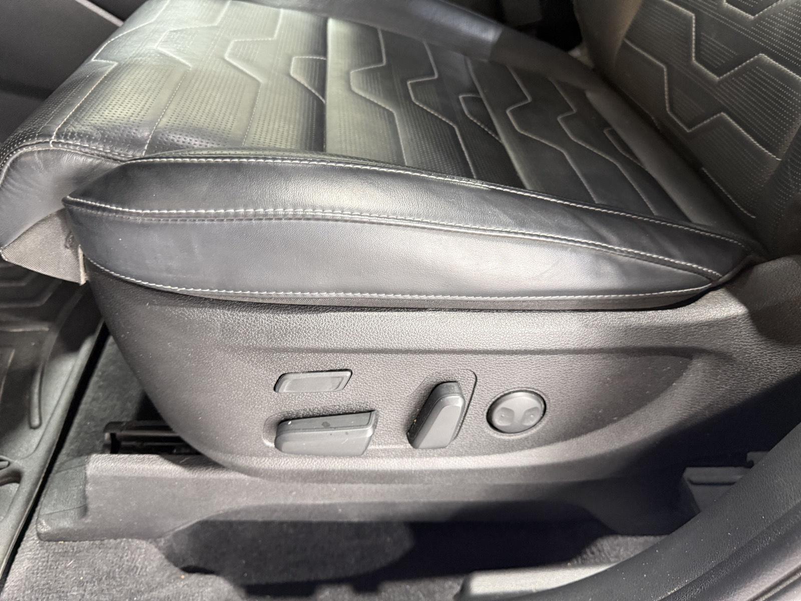 Vehicle photo 19